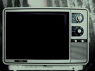 why is cryssie badd twerking her ass so provocatively in this video?