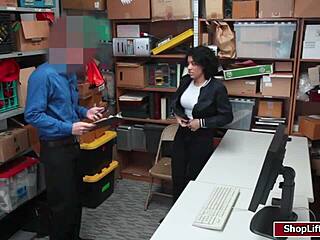 Maya Feels Intense Pleasure As She's Caught And Fucked By Lps Dick