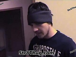 कॉलेज बॉय गे स्लेव को अपने कब्जे में लेता है