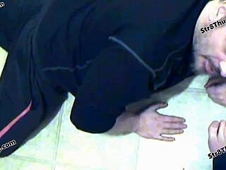 कॉलेज बॉय गे स्लेव को अपने कब्जे में लेता है