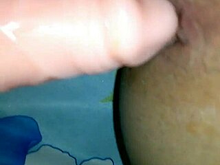 Vietnamese gay Chinh Chu in explicit action with intense details