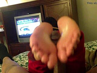 Can you resist this saturday footjob temptation?