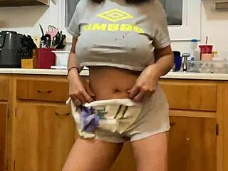 i'm anna maria, mature latina doing dishes part 1