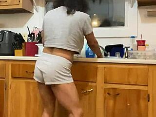 i'm anna maria, mature latina doing dishes part 1