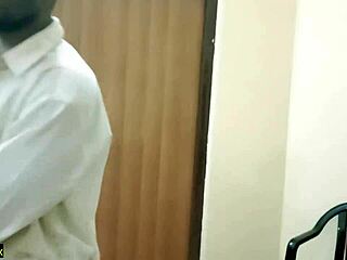 इंडियन हॉट भाभी आउटडोर चुदाई, चूत में झड़ने की भीख मांग रही