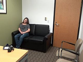 In the casting interview, amathest rose demonstrates her main skills and charms