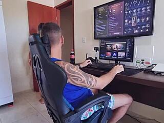 My girlfriend made me lose the game by seducing me with her big ass