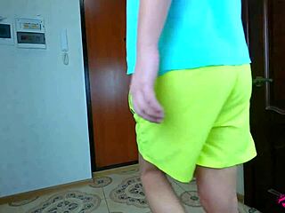 हॉट डिलीवरी गर्ल ने जल्दी चूसकर माल निकाल दिया!