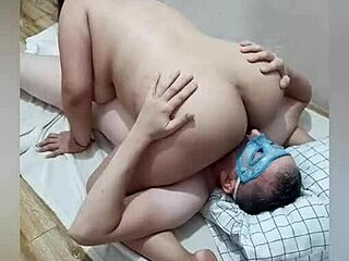 Raw stranger bangs my pinay wife for quick cash in wild session