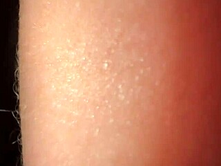 i’m obsessed with worshipping her arm and armpit up close while talking dirty!