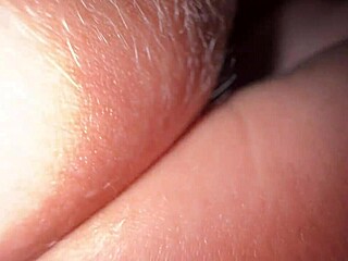 i’m obsessed with worshipping her arm and armpit up close while talking dirty!