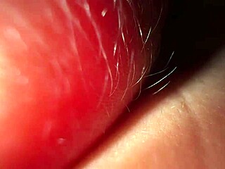 i’m obsessed with worshipping her arm and armpit up close while talking dirty!