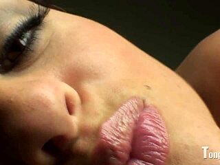 carmen lips for pleasure in this fetish scene