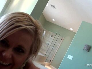 kelly surfer's shaved pussy licked before deep stretching