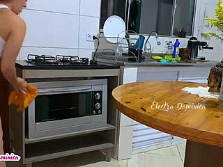 Toda Vez Que Preciso Limpar Minha Casa Chamo Essa Empregada Fico Com Tesão Quando Vejo Ela A Bunda Dela É Uma Delícia. Latina Prostitute Big Ass Brazilian Amateur.