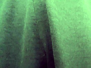 Gaste85 peeing in the bathroom descriptively