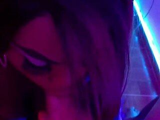 follando en el bar con una latina ebony