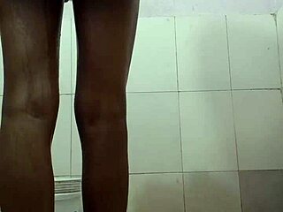 LEAKED INDIAN TEEN 18+ FUCKS IN BATHROOM VIDEO!