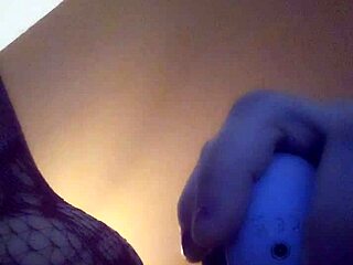 Leftyxlucci, a fat BBW babe, passionately fucks her wet pussy with intense masturbation techniques.