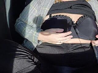 Mature milf flashes on motorway