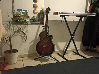 Dejé Grabando El Celular En Mi Cuarto Y Entró La Hermana De Mi Esposa Para Vestirse