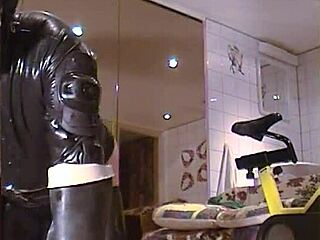 Roxina's crazy rubber retro video from 2003