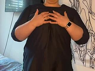 I luv watchin this chuby german milf undres in lingeri