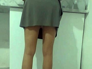 wow, mature turkish milf's secret under skirt exposure!