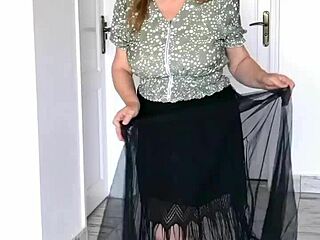 Busty milf Mariaold dances to tease you now