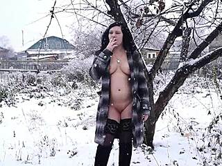 Smoking Outdoors Brunette Fingering Under Warm Tights