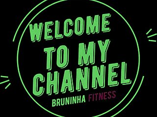 brasileira fitness shows off her athletic curves