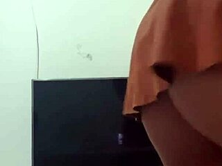 i saw this hot girl with perfect ass in mini skirt in usa