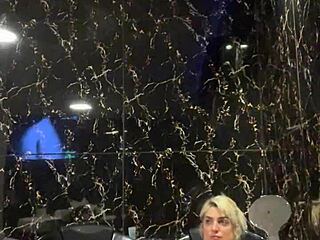 who wants to join me in the jacuzzi for handjob?