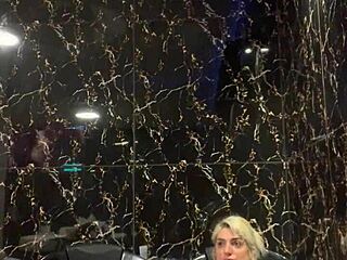 who wants to join me in the jacuzzi for handjob?