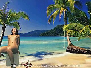 i watch this curvy amateur teen fuck herself with a glass dildo on camsoda