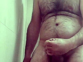 Have you seen this european solo performer doing spanish-style masturbation with a facial?