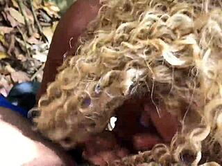 Amateur Couple Seeks Private Spot for Oral!