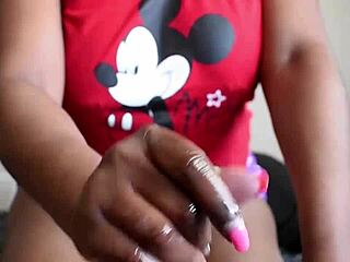 Feel the passion as this ebony MILF gives homemade jerk off instructions