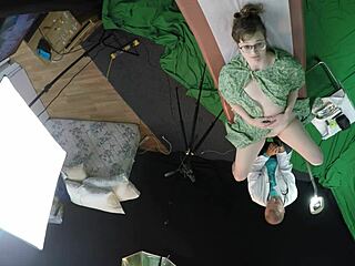 gigi breeze in detailed gyno exam session