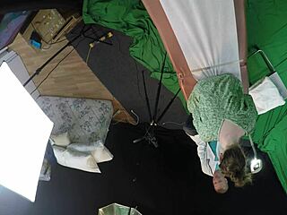 gigi breeze in detailed gyno exam session