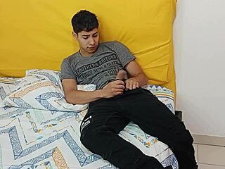 seduzco a mi hermanastra para cogerme su delicioso culo sin condon