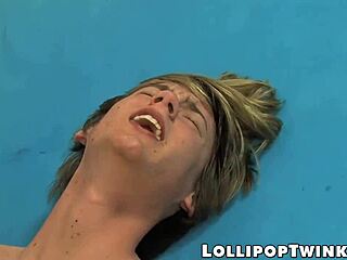 Young twinks Elijah White and Kyle Richards engage in anal sex after oral stimulation.