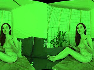 Yanks Babe Penny Lay Screws Her Vibrator To Climax