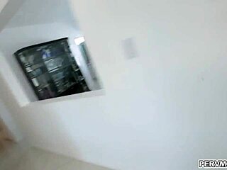 अरे, देखना चाहते हो कि स्टीपमॉम क्रिस्टी लव स्टीपसन के बड़े लंड पर सवार हो?