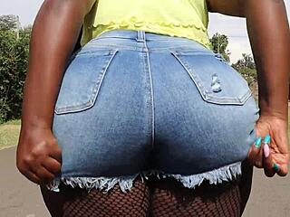 I found this big booty thot in my neighborhood with creamy pussy