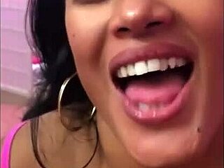 Brunette cougar Maxine X gives a hot oral sex performance in POV