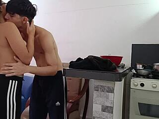 noche de halloween entre amigos y conocidos - mi amiga del la universidad estudiosa fue a mi casa aprender las materias de sexo en hd - porno en espanol