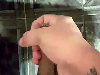 रात में बाइसेक्सुअल हस्तमैथुन और विस्फोटक फिनिश, मैं बहुत उत्तेजित हूं