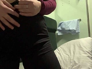 Hot amateur teases her sexy asshole while fingering on a train