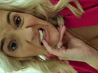 Housewife Flashes Her Body In Public For Homemade Fun